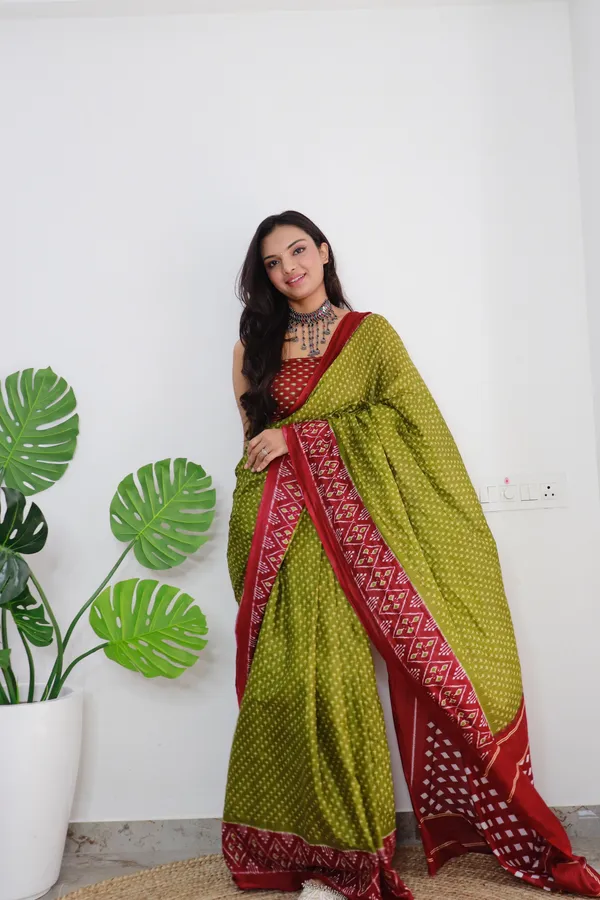HANDICRAFT_WOMEN'S_Ikkat_PRINT_PURE_SOFT_COTTON_SAREE_WITH_BLOUSE_PIECE_With_Blouse_Piece